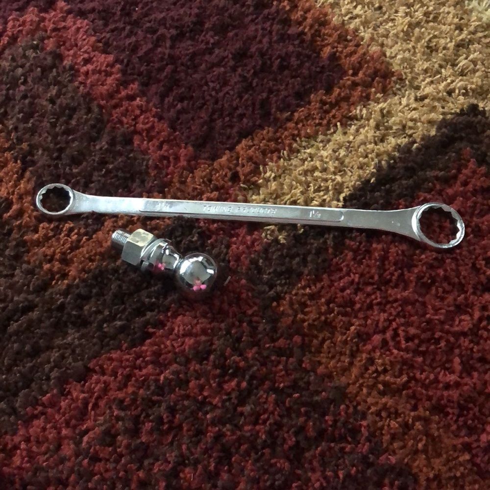 CTp2a 16h Reese chrome color hitch ball and wrench - Picture 7 of 9